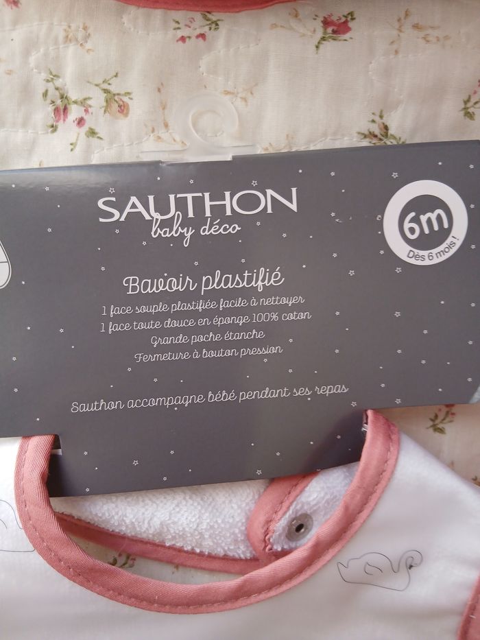 Neuf/Sauthon baby: Bavoir plastifié avec poche +Panière tissu - photo numéro 6