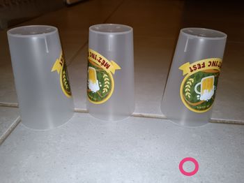 Lot de verre en plastiques