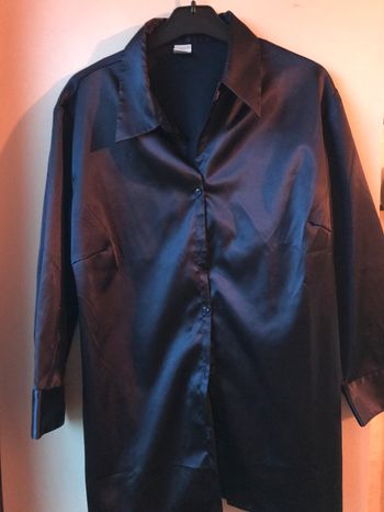 Chemise satinée camaieu  mauve foncé