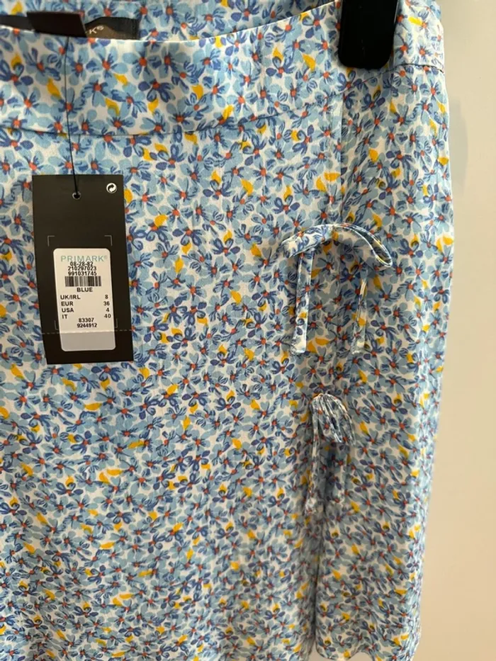 Mini jupe Primark fleurie - photo numéro 2