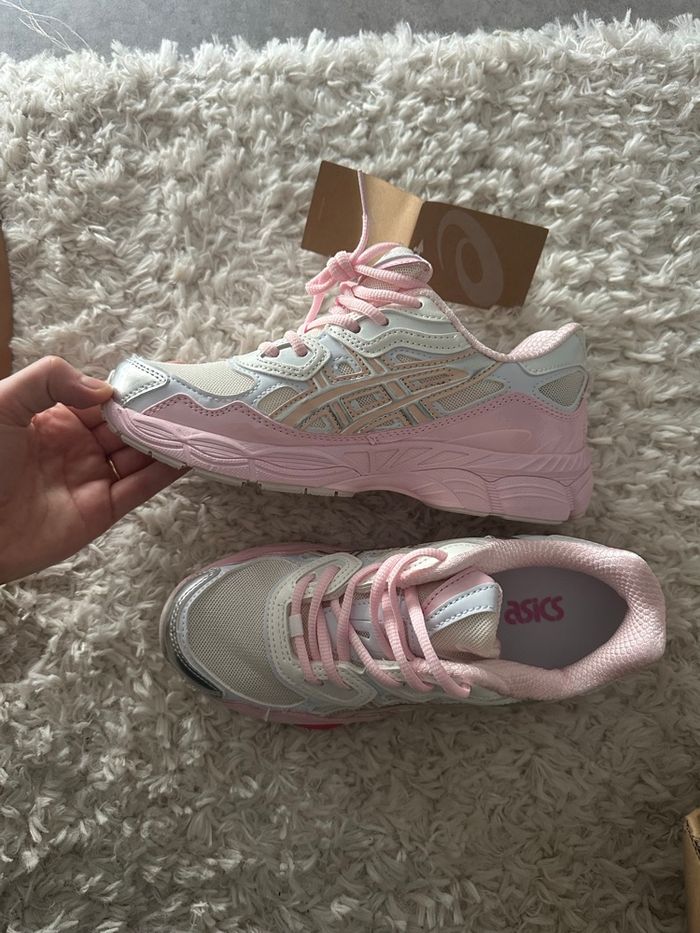 basket asics rose et blanche 39 neuf