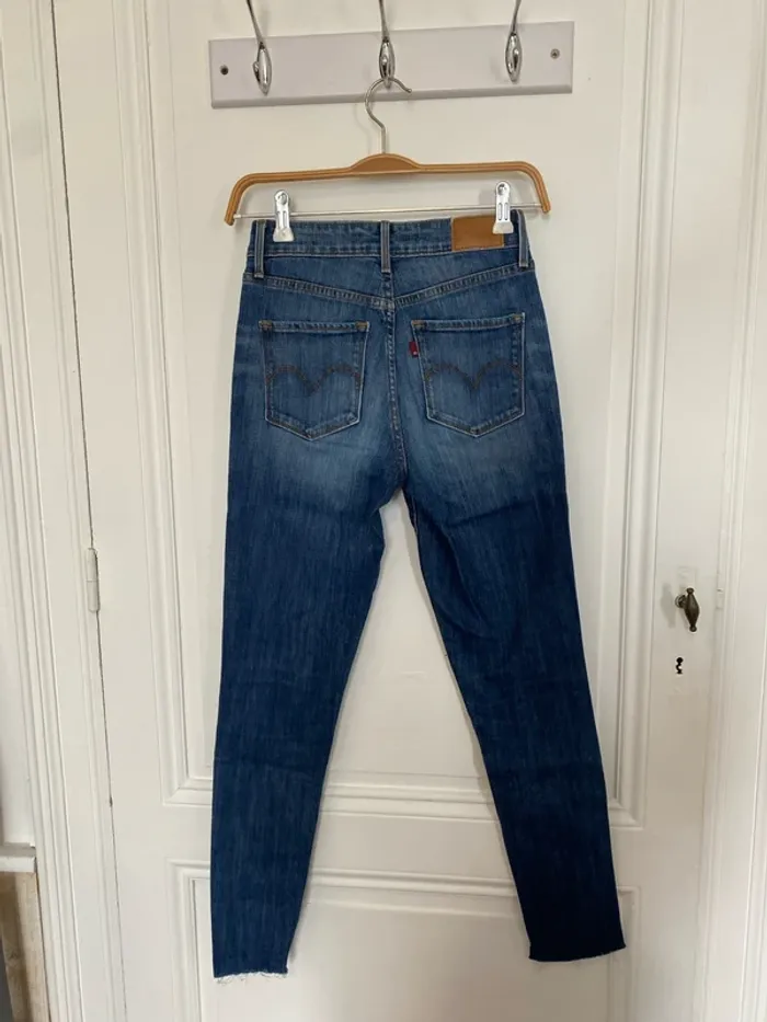 Très beau Lévis taille 24 - photo numéro 5