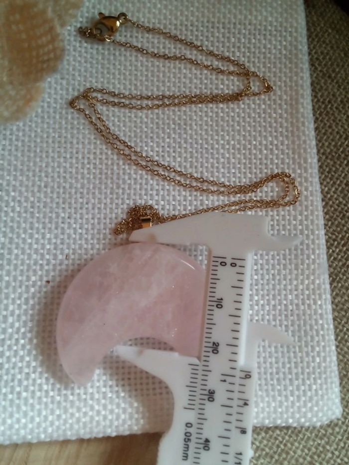 Collier lune en pierre de quartz rose 🩷. - photo numéro 4