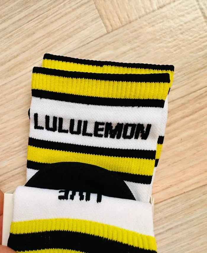 🧦Lot 2 paires chaussettes Lululemon – modèle Tale to Tell – taille S/M - photo numéro 4