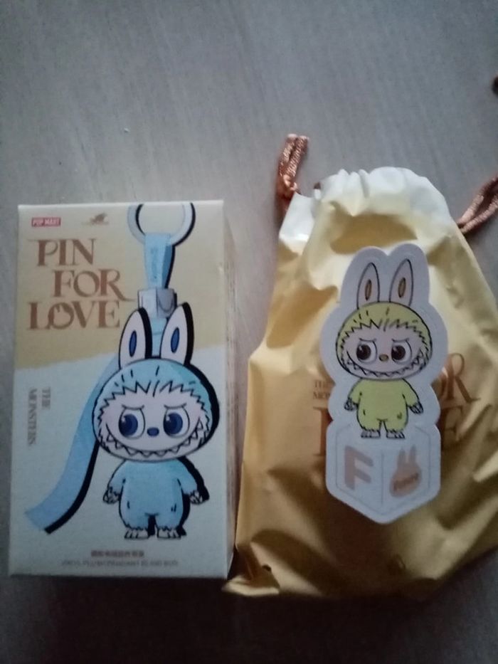 pop mart the monsters labubu pin for love F - photo numéro 2