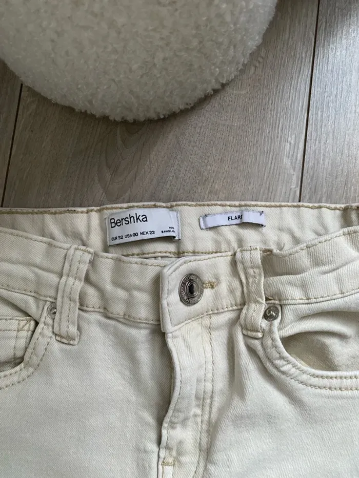 Pantalon flare beige Bershka - photo numéro 3