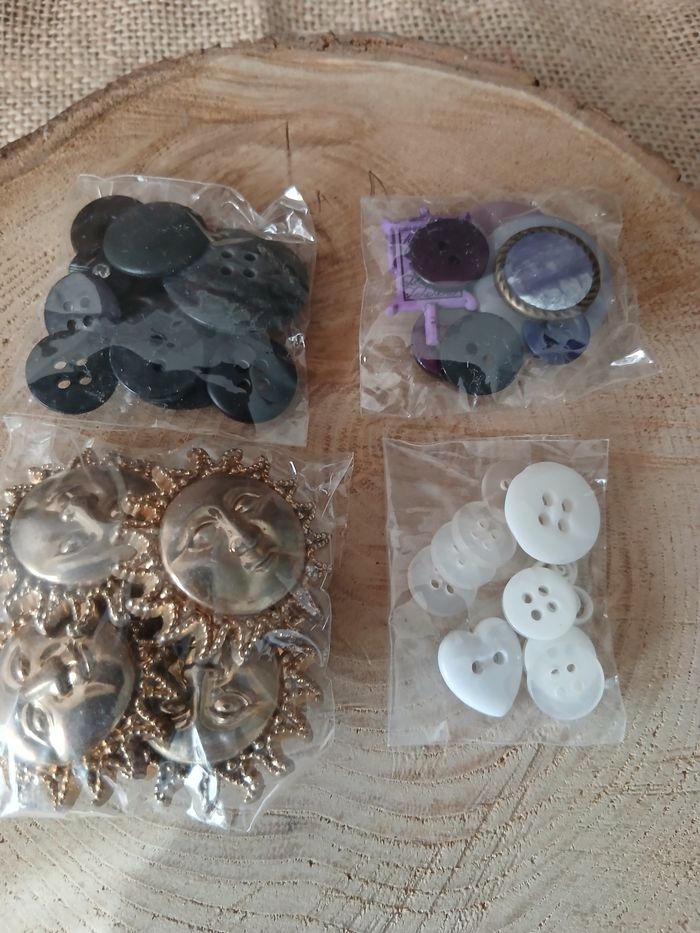 Lot de 4 sachets de boutons