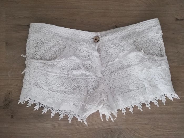 Short court blanc