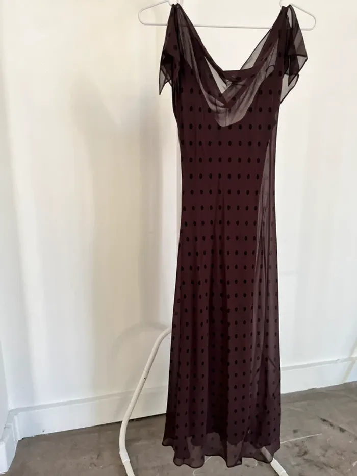 Robe longue robe du soir à pois en soie aubergine violet Apostrophe