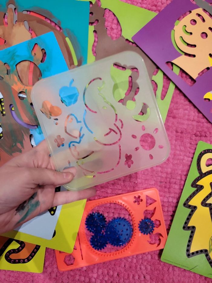 Lot de pochoirs et mandala pour dessin peinture enfant avec anniversaire et alphabet - photo numéro 13