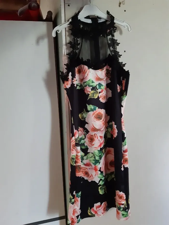 Robe noir à fleurs 🌸