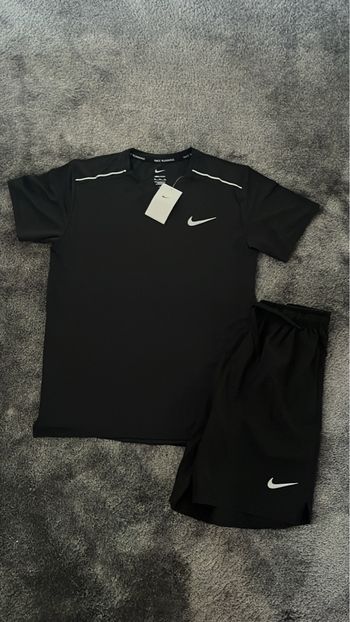 Ensemble Nike Running short + shirt Miller noir taille M neuf