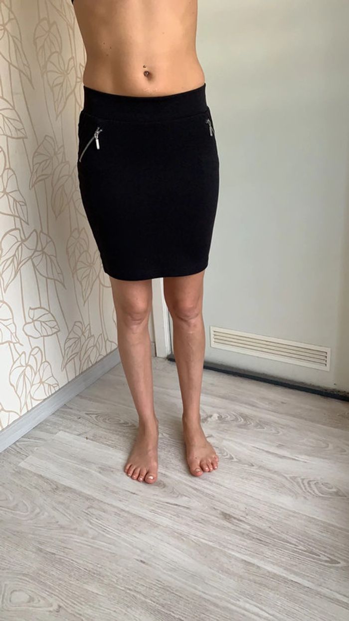 Tres belle Jupe noire taille 34