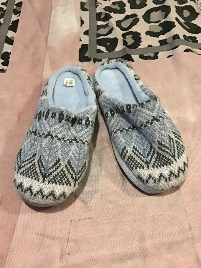 Chaussons mixte bleu ciel et gris fils argenté taille 38/39