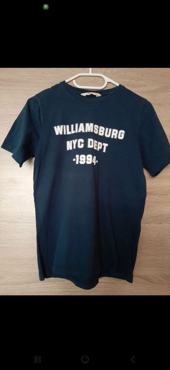 T-shirt bleu marine avec écriture