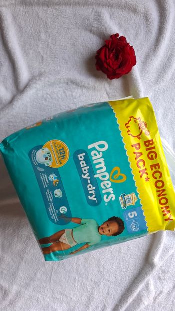 54 Couches pampers baby dry taille 5 (11_16 kg) 