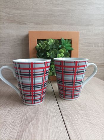 Lot 2 tasses chriss g collection 