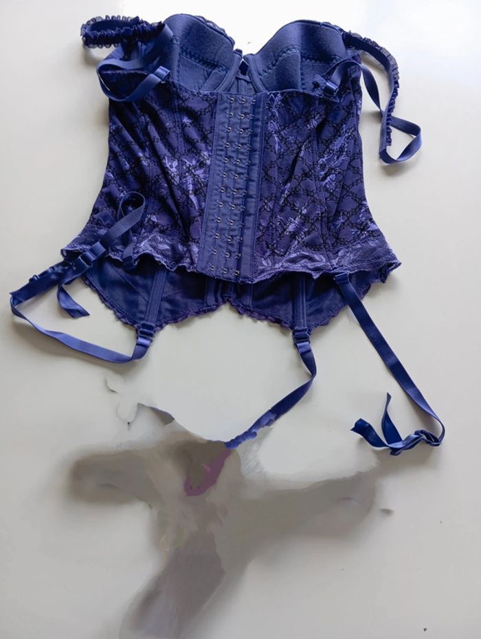 Bustier porte-jarretelles taille 85B