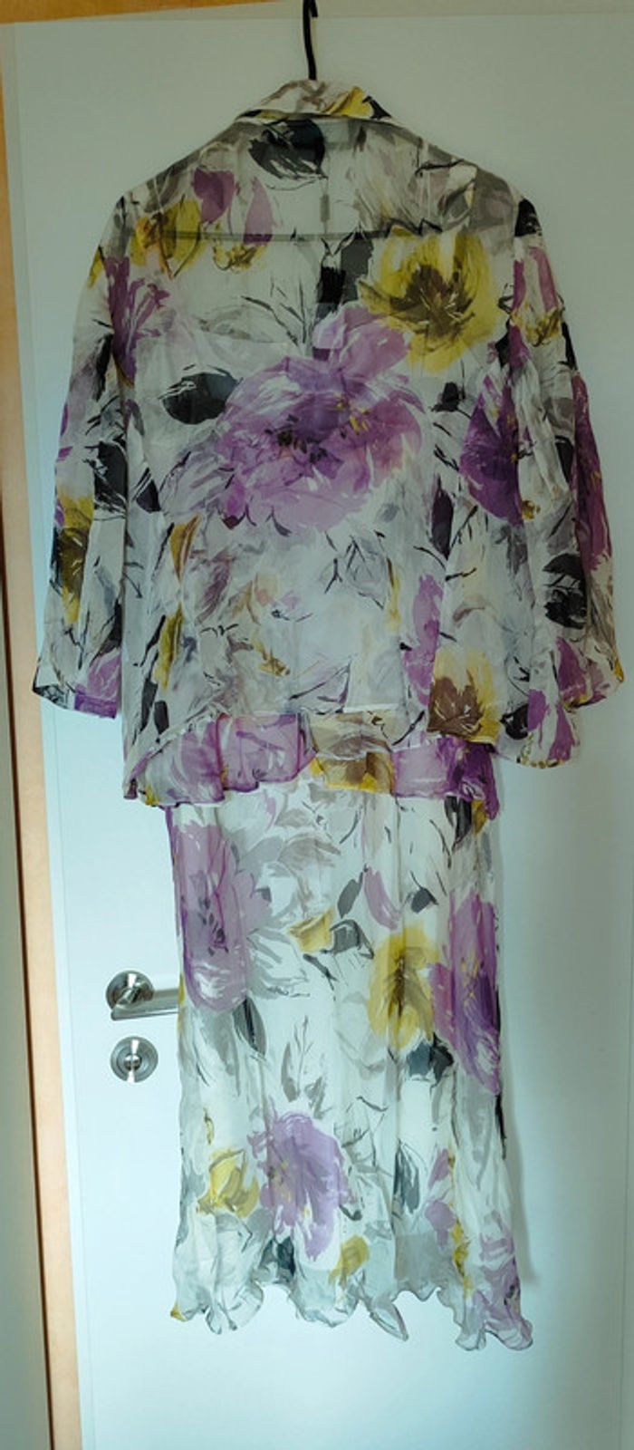 Robe avec chemisier en soie neuve - photo numéro 5
