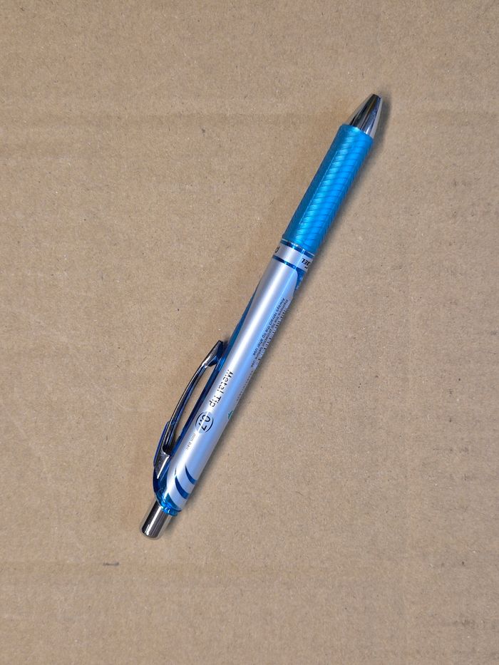 Lot 4 stylos Pentel Energel bleu ciel - photo numéro 2