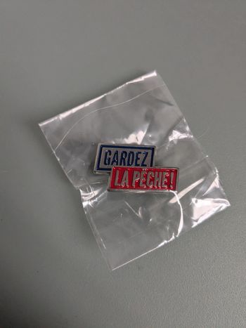 Pin's gardez la pêche