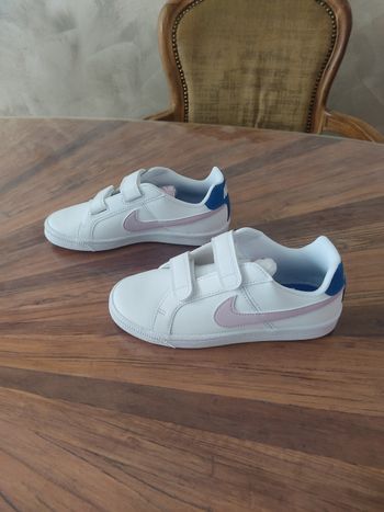 Baskets Nike court royale T 33.5