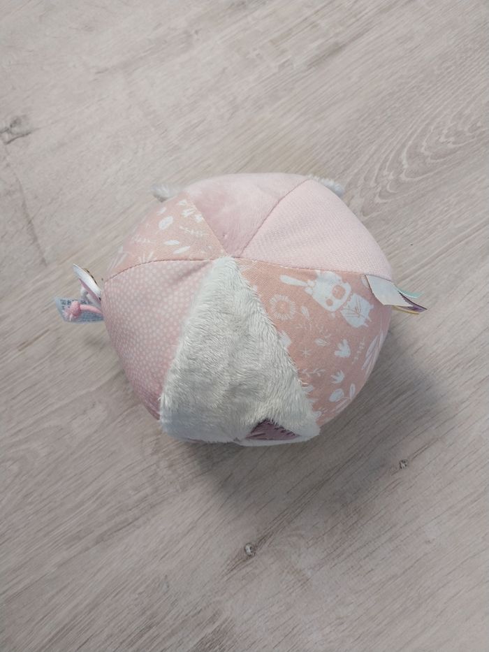 Peluche boule lapin avec clochette interne - photo numéro 5