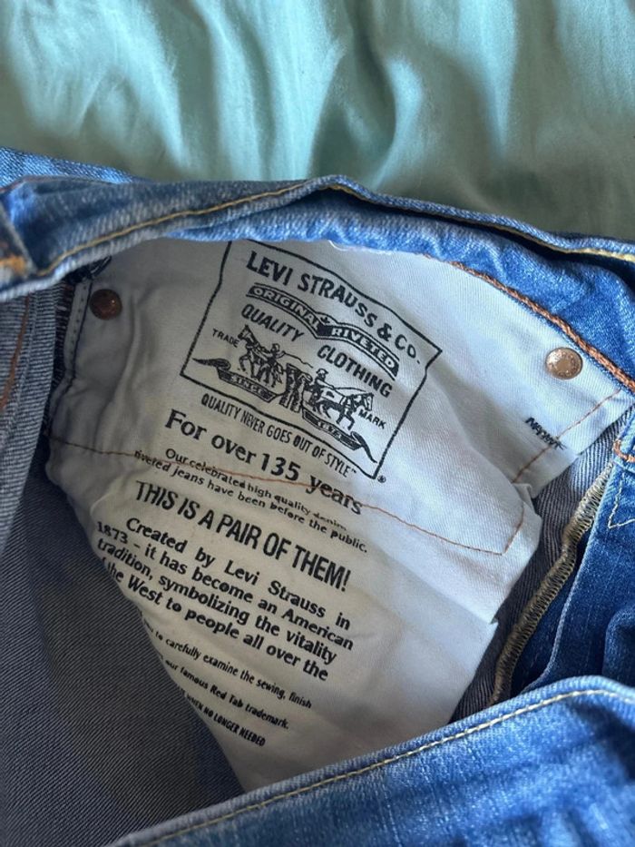 Jeans levi's taille 40 trouée - photo numéro 3