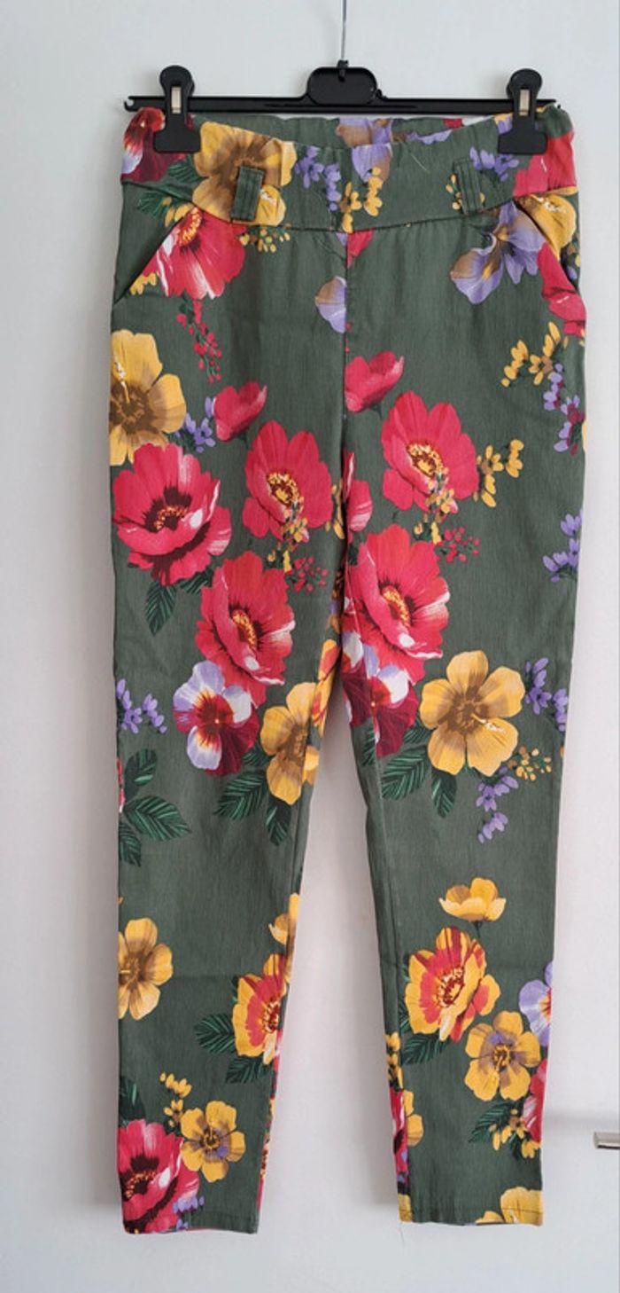 Pantalon fleuri - photo numéro 2