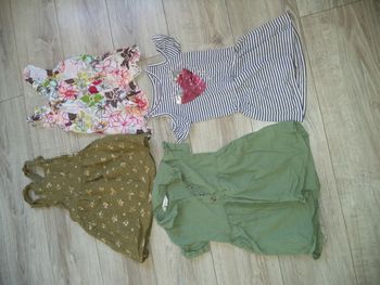 Lot 4 robes été 4 ans dont 1 Sergent major
