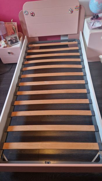 Ensemble chambre lot et table de nuit