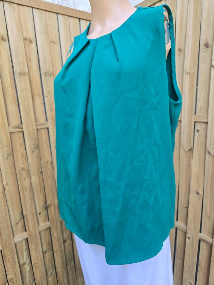 Blouse couleur vert 🍒mango🍒portée 1 fois Taille M/L - photo numéro 2