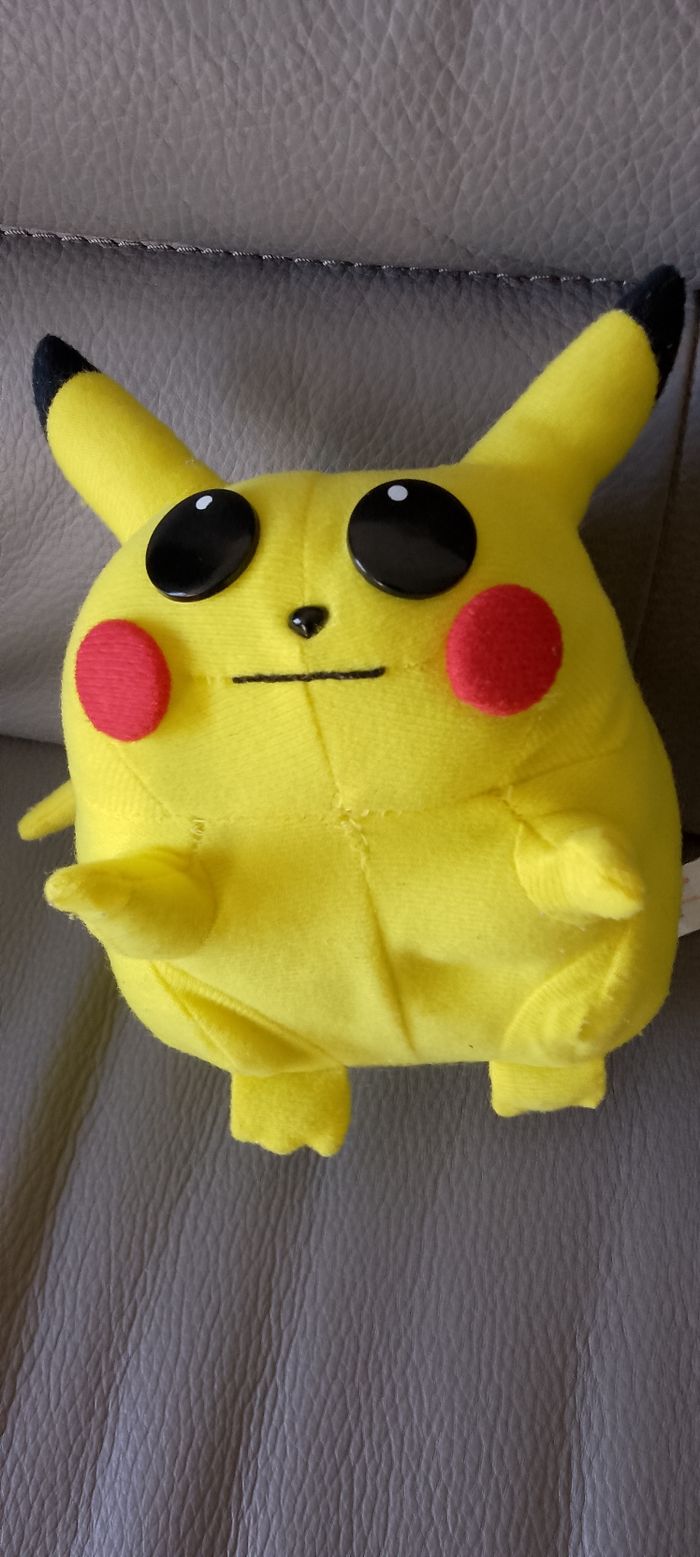 Peluche pikachu vintage collector 1995 nintendo play by play . 19 CMS Très bon état .