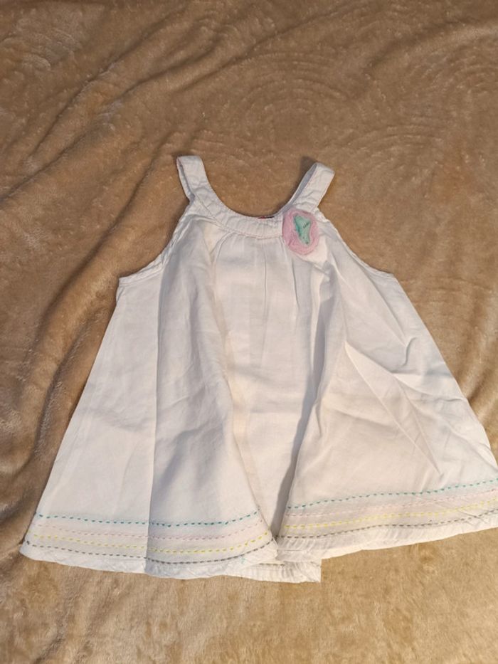 Tunique blanche satinée avec fleur en tulle - photo numéro 2