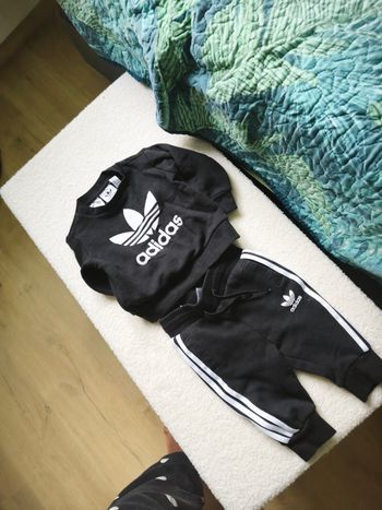 Ensemble adidas noir 3-6 mois