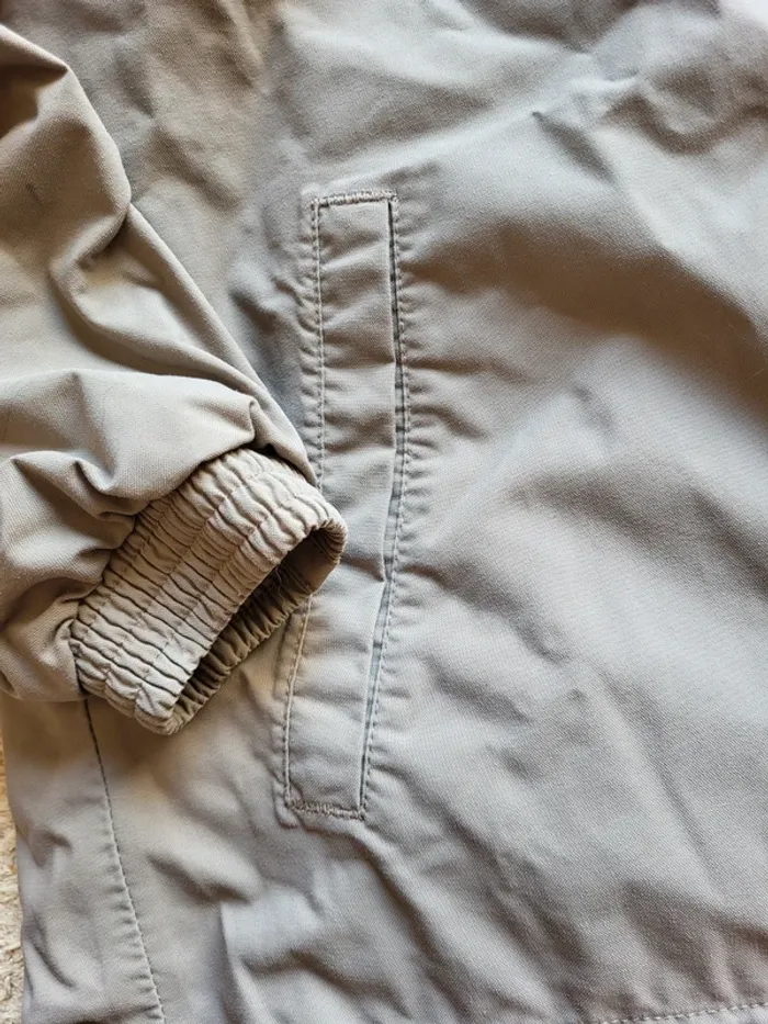 Veste coupe vent gris taupe Quechua de Décathlon - Comme neuf - photo numéro 10