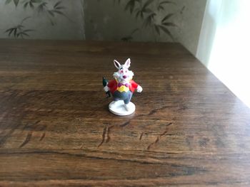 Figurine lapin blanc Alice au pays des merveilles
