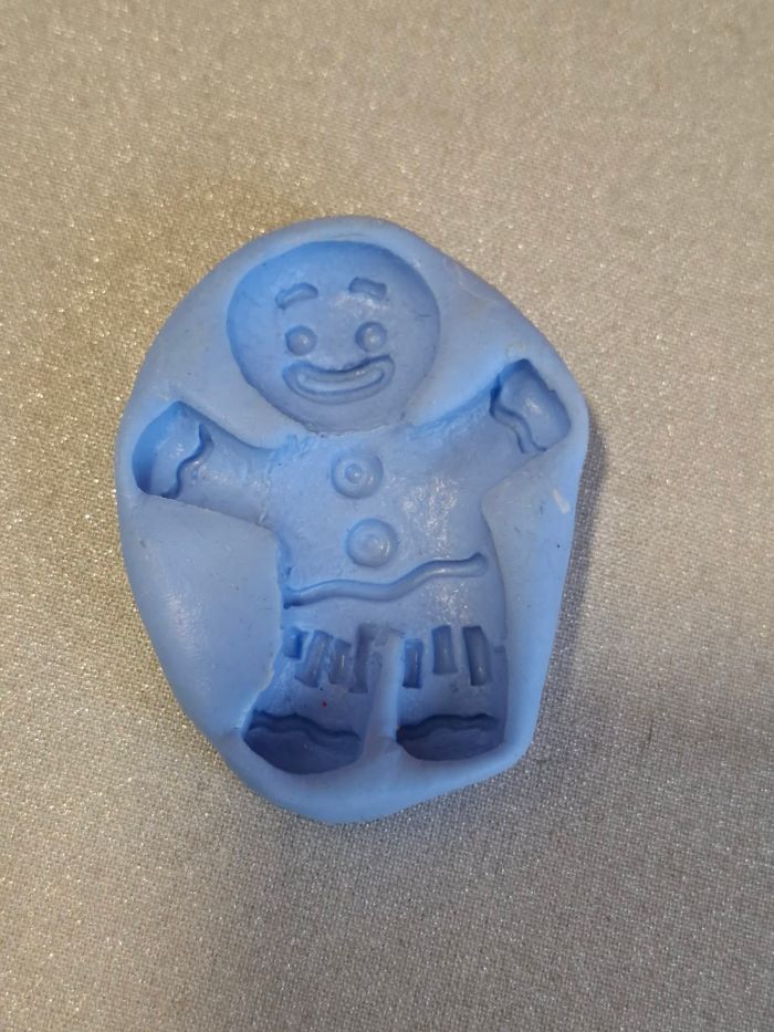 Joli lot 4 moules silicone bonhommes en pain d'épices neuf - photo numéro 4