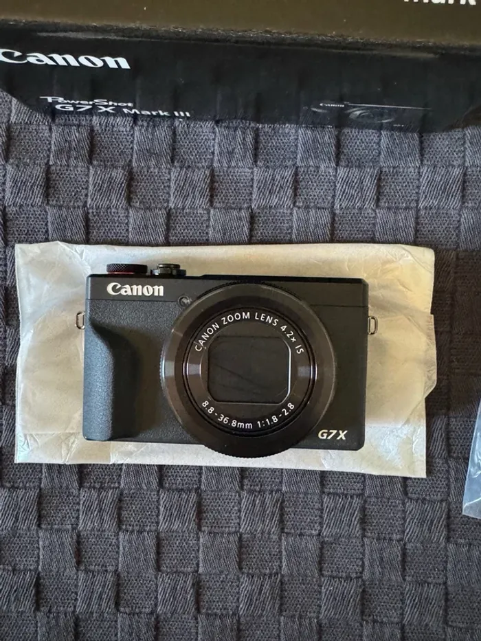 CANON Powershot G7X Mark III (noir) - 20,1 MP - ISO : 125 à 12 800 - Zoom optique : 4,2x)