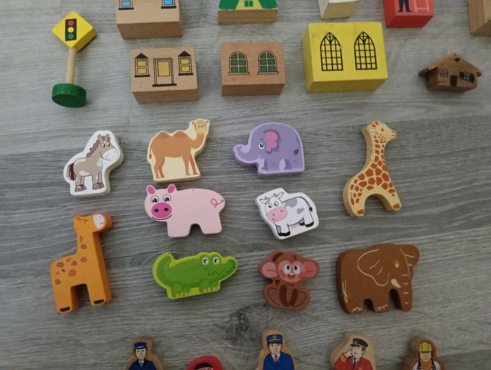 Lot circuit de train en bois - photo numéro 10