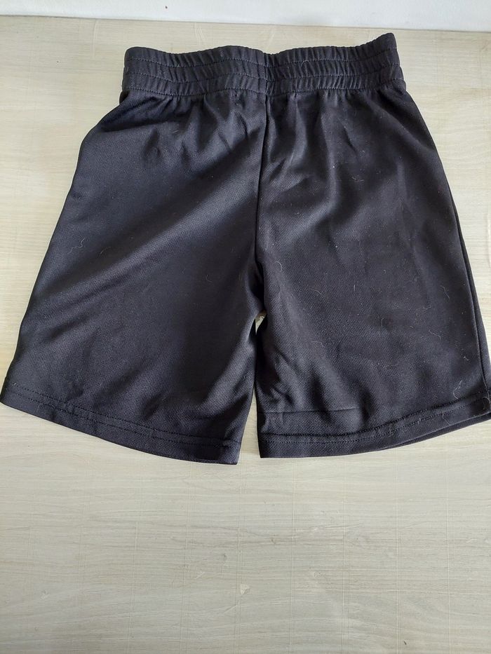 Short noir garçon 6/7ans - photo numéro 2