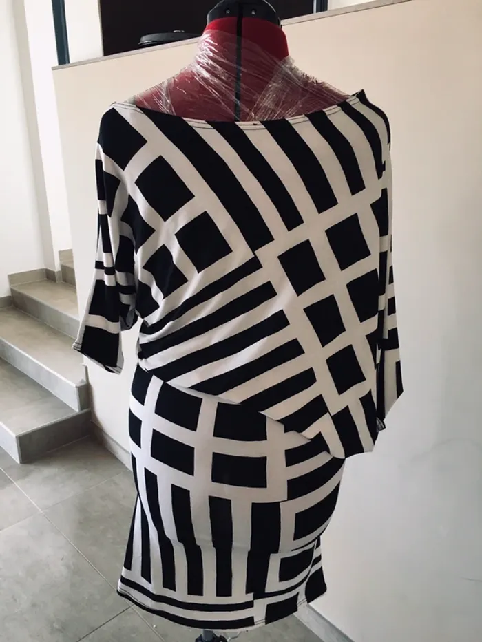 Robe asymétrique taille 38-40 - photo numéro 2