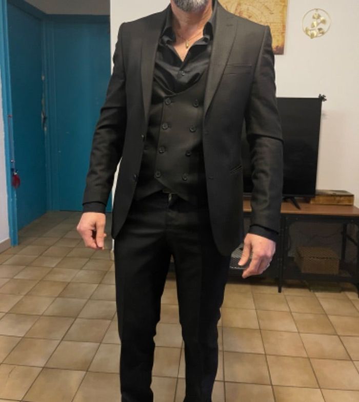 Costume 3 pièces neuf