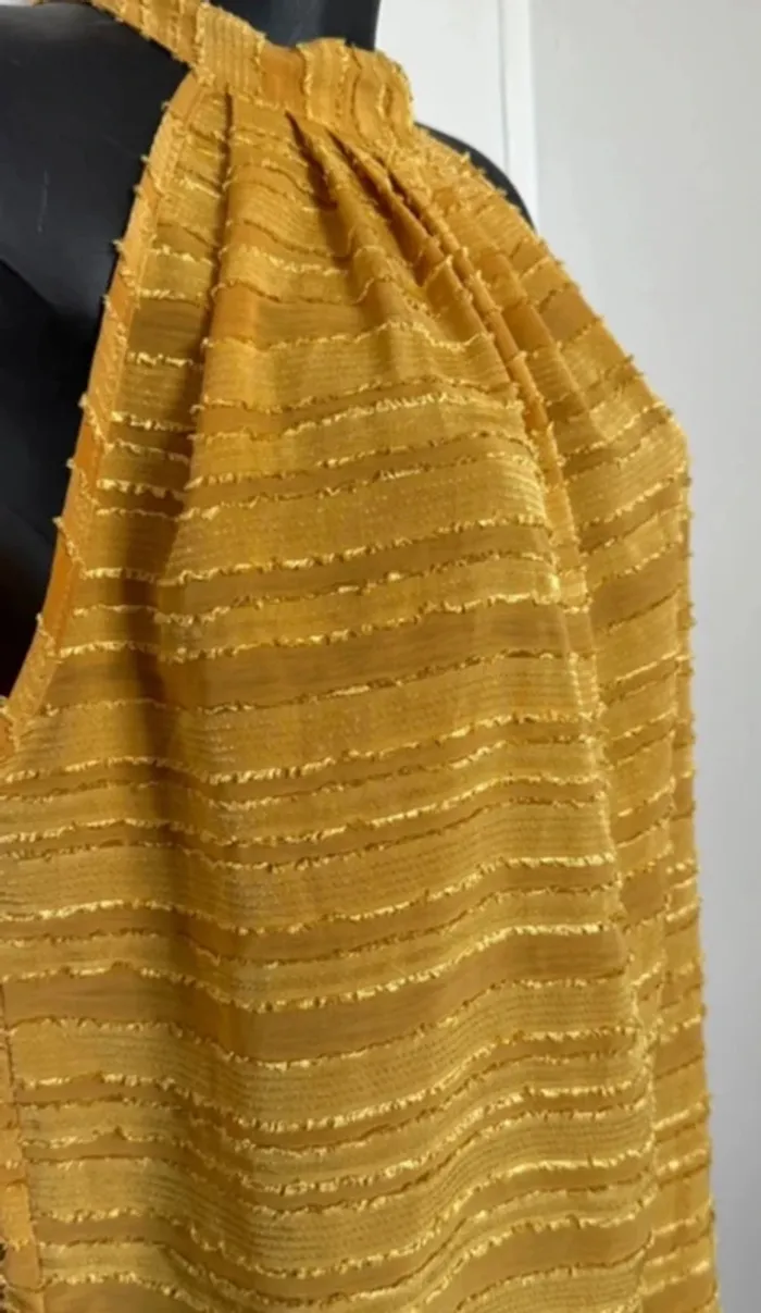 Joli top jaune et doré taille 40 - photo numéro 2