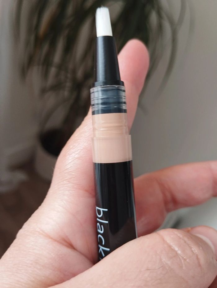 Correcteur d'éclat Black up concealer NCOS 0B - photo numéro 4