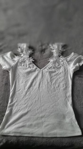 tee shirt débardeur manches courtes
