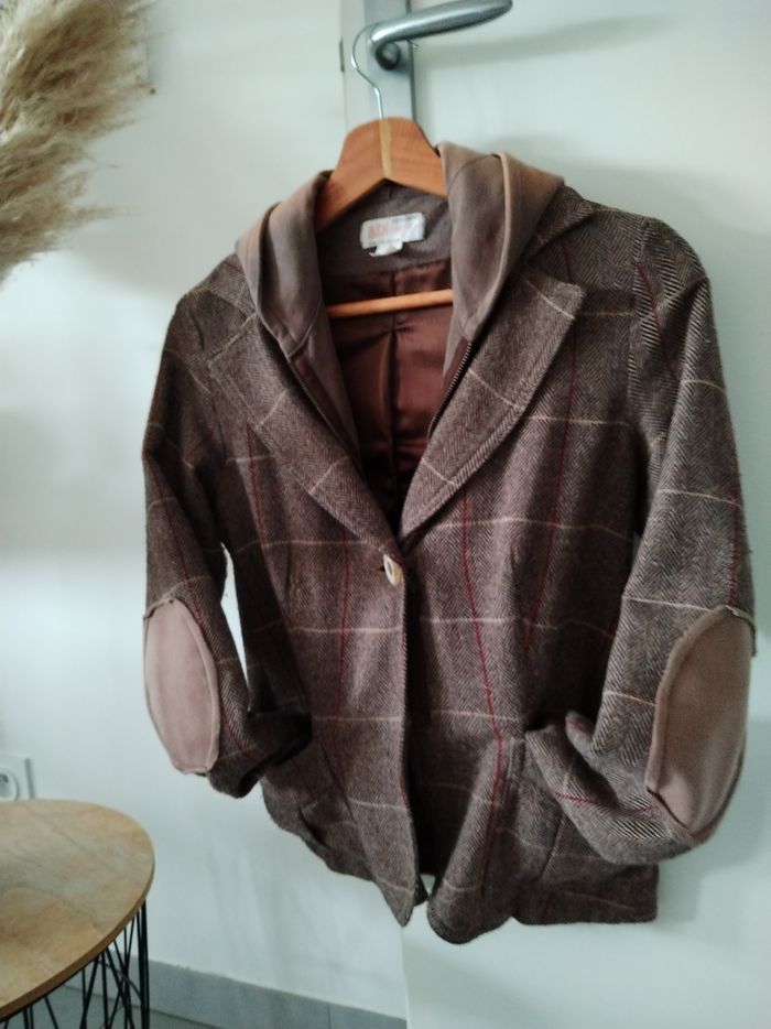 Veste. à carreaux marron  à fermeture et sa capuche. - photo numéro 2