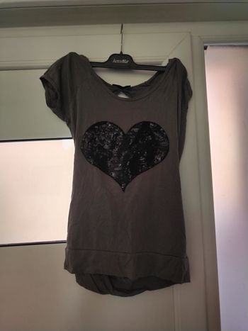 Top gris Mim – Cœur en sequins et superbe dos nu – Taille M

