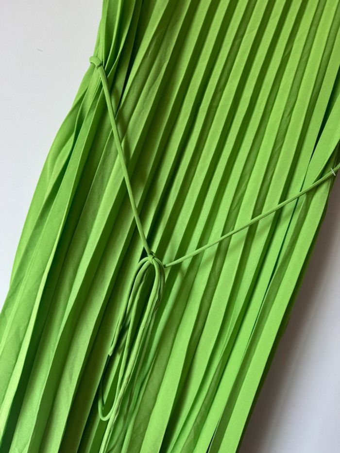 👗 Robe plissée mi-longue à bretelles fines - Vert- neuf sans étiquette - Mango - taille M - photo numéro 4