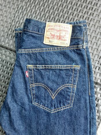 Pantalon jean marque Levi s strauss 501 taille w 33 l 34 fermeture bouton